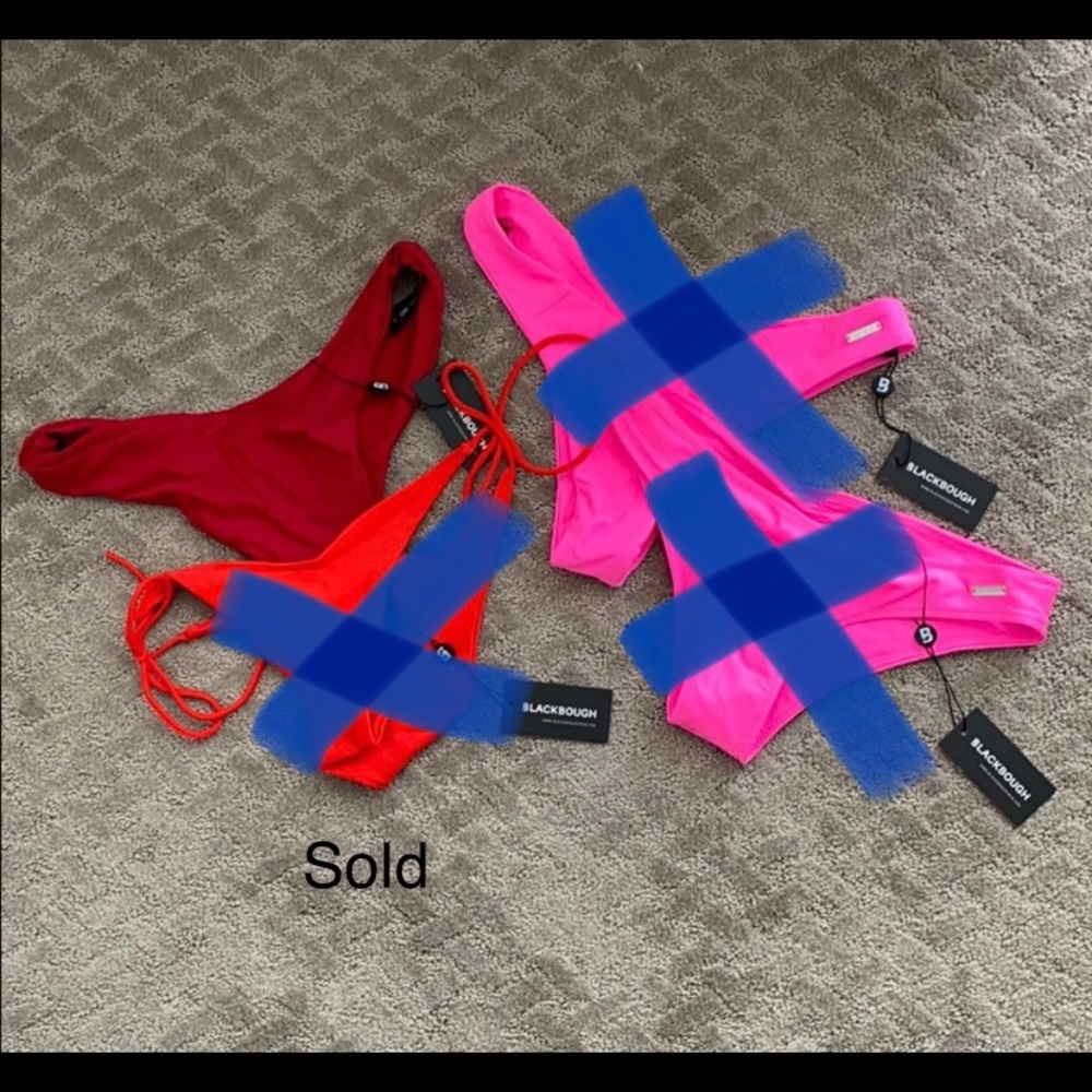 Multiple single bottoms in various colors